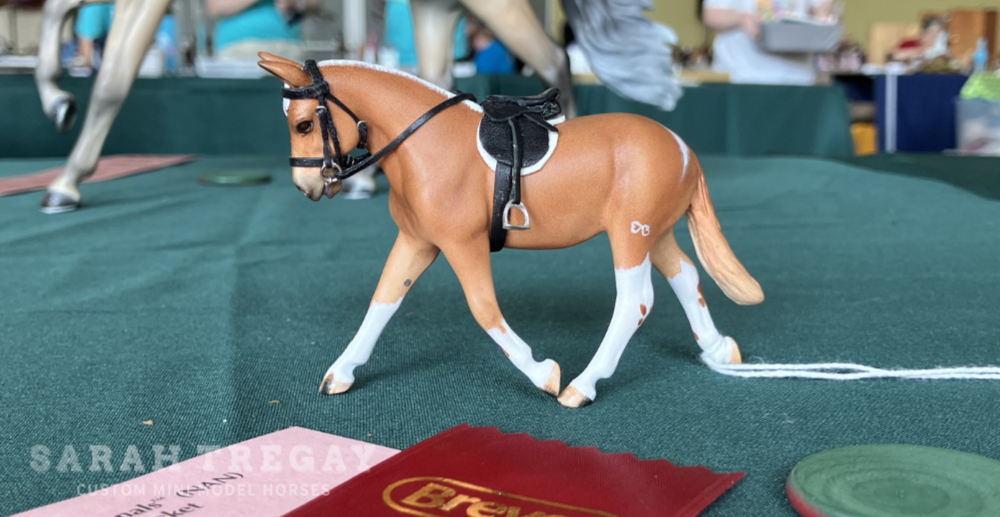 custom Bryer Stablemate Heart B Dyna Portrait mule in English pleasure class at Breyerfest open show by Sarah Tregay
