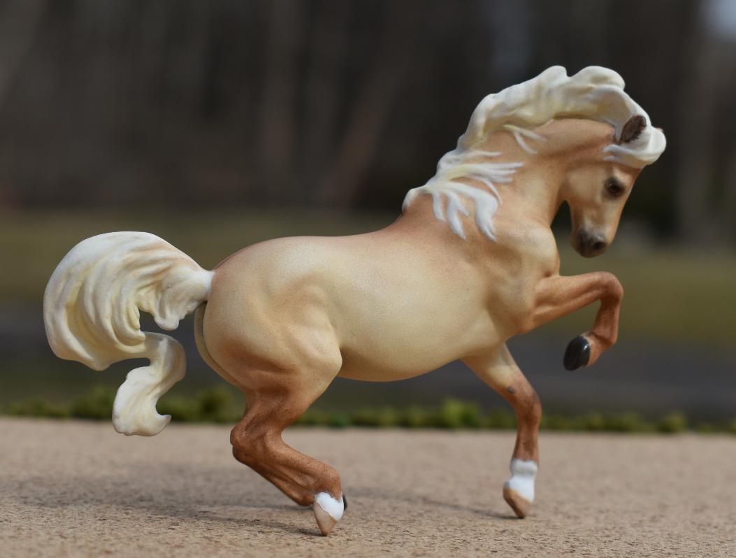 breyer stablemate Croi in Dunalinocustom mini model horse by Sarah Tregay