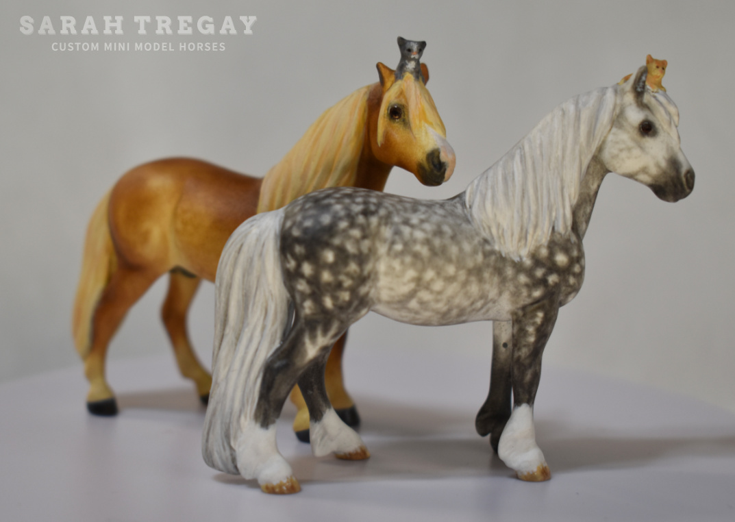 breyer stablemate pony with kitten mini model horses / ponies dapple gray by Sarah Tregay